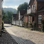 Idyllisk, Historisk Ved Fjorden I 度假居 Mariager