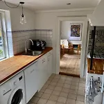 Idyllisk, Historisk Ved Fjorden I 度假居 Mariager