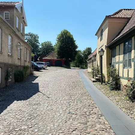 Idyllisk, Historisk Ved Fjorden I 度假居 Mariager